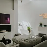 דירה Luxury Loft With Private Parking לייז'
