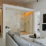 Luxury Loft With Private Parking לייז'
