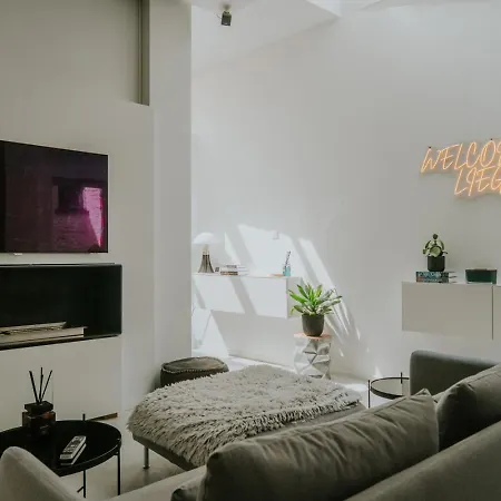 아파트 Luxury Loft With Private Parking 리에주